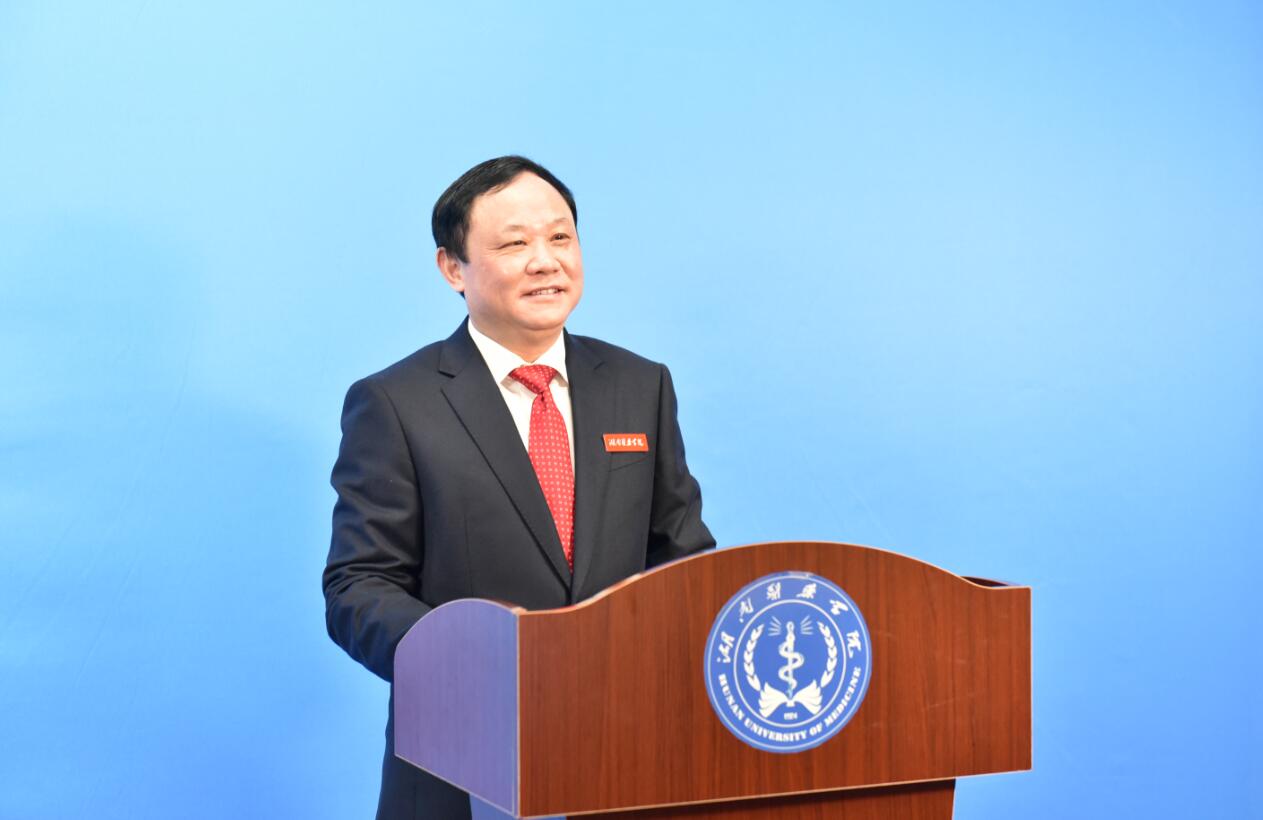 生命静美，笃定前行——校长唐圣松线上为学生开讲