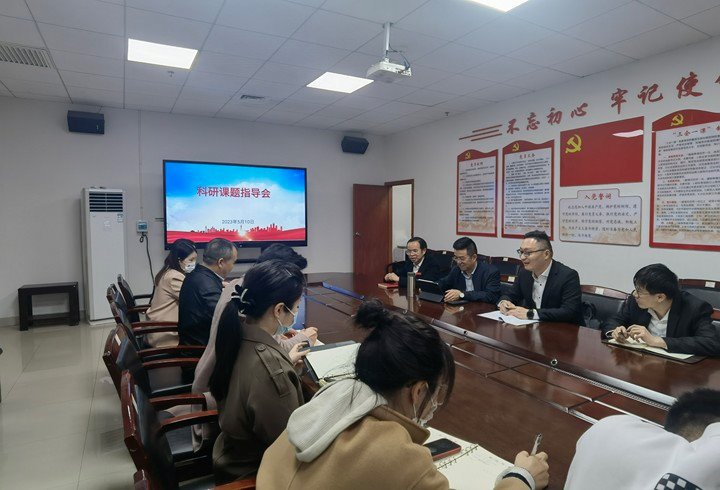 医学人文与信息管理学院特邀吉首大学丁建军教授开展科研指导会