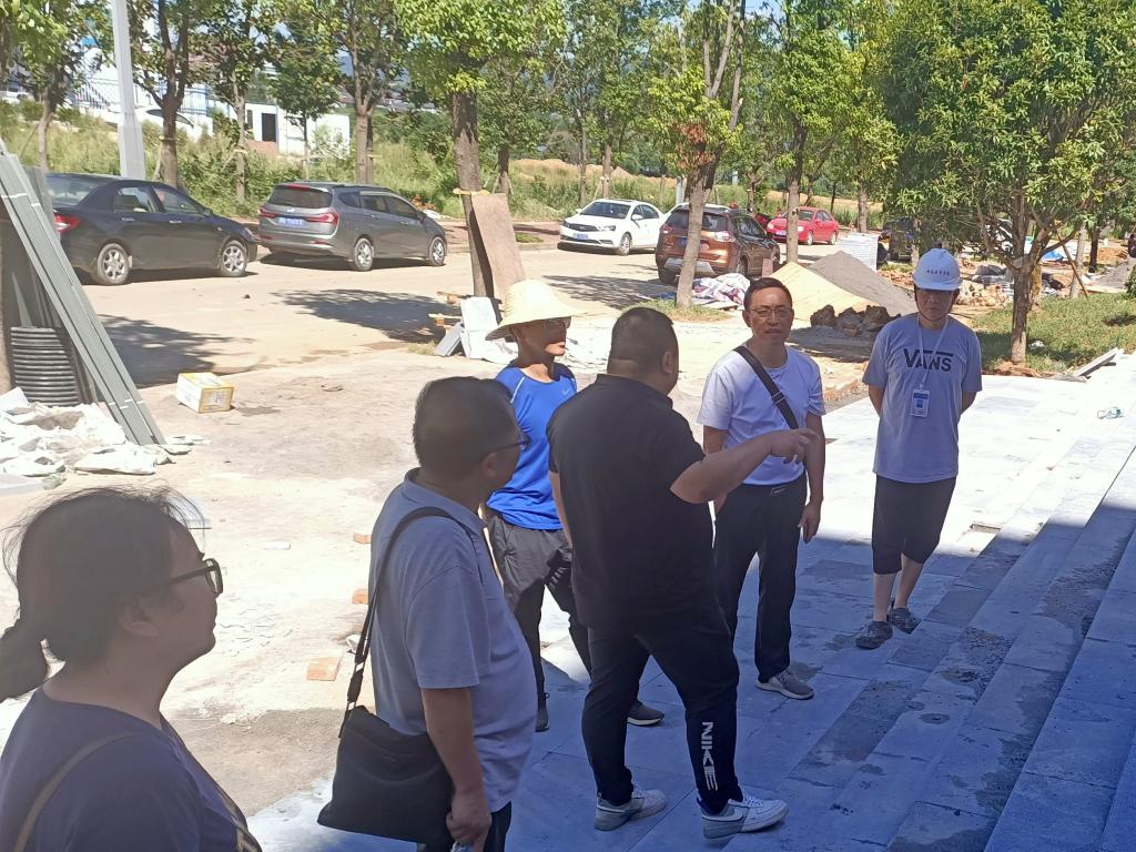 副校长饶利兵带队检查东校区基础医学楼建设情况