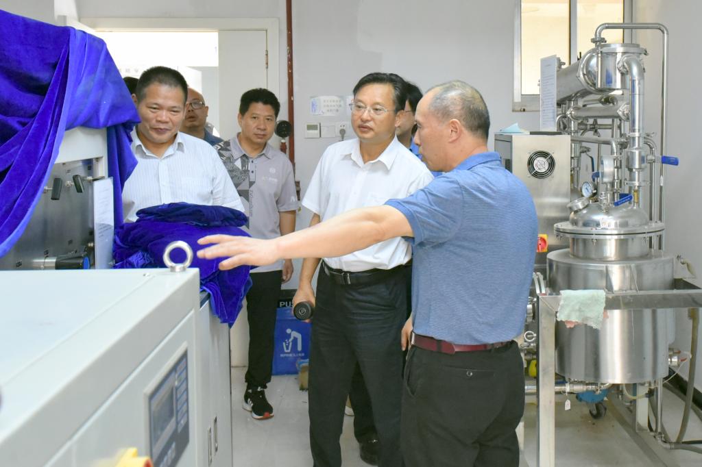 省政协调研组到我校调研