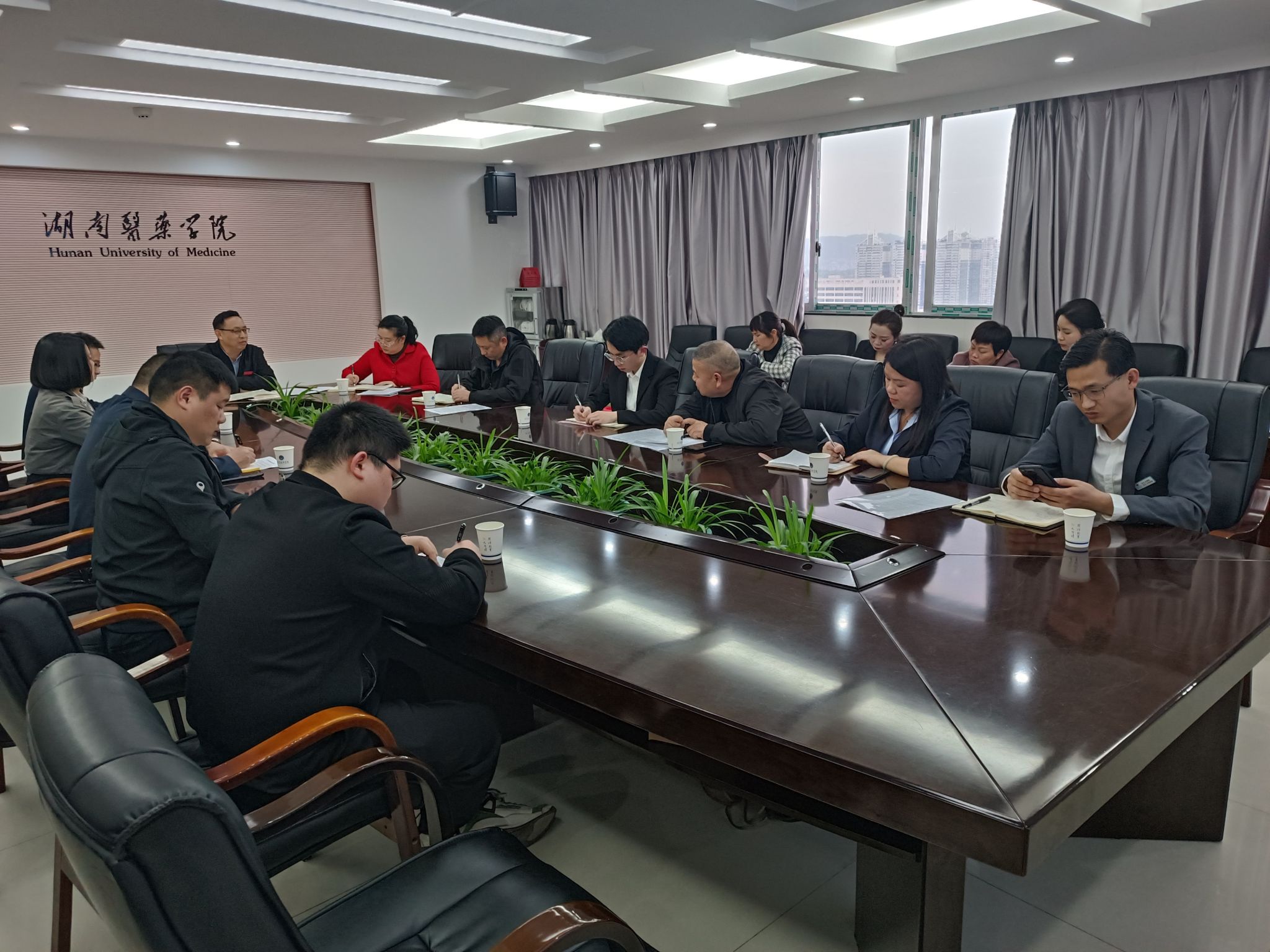安全护航落到实处——我校召开食品安全“两个责任”月调度工作会