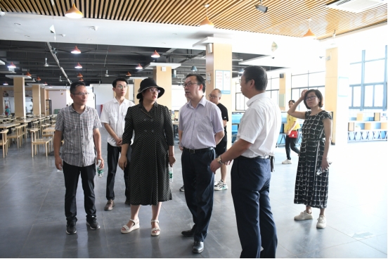 校长何清湖带队开展2023年下学期开学前准备工作检查