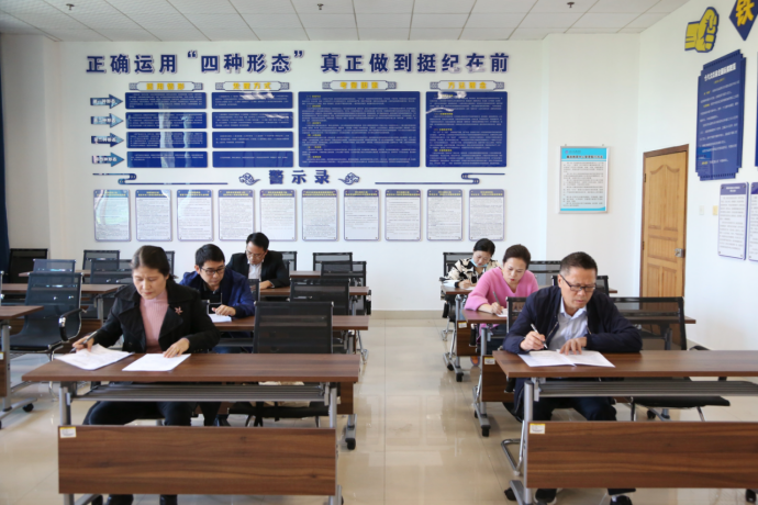 学校纪委开展业务测试 以考促学 以学促用