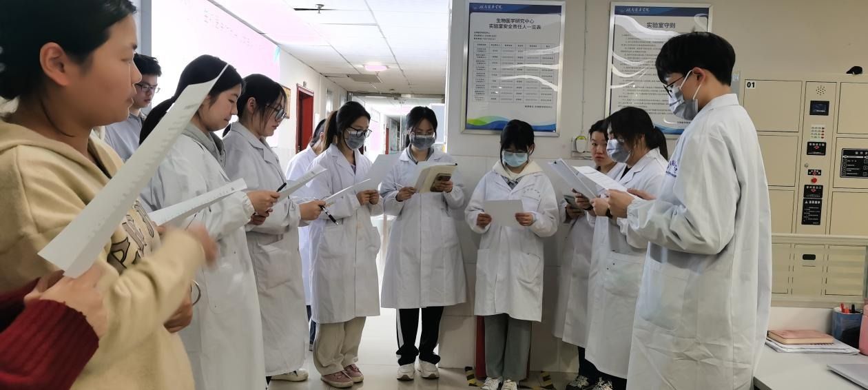 我校生物医学研究中心开展2024年新学期高压蒸汽灭菌锅培训