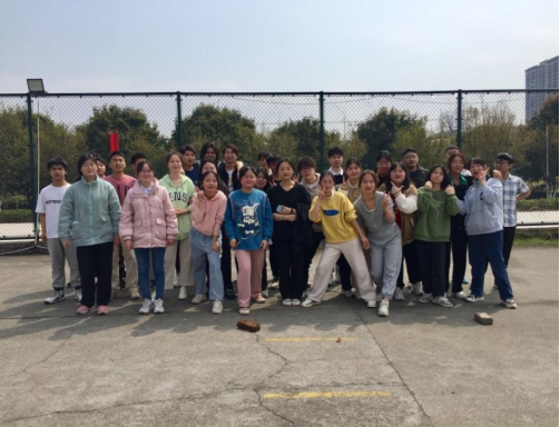 阳光运动 青春飞扬——药学院远志千年健杯文体赛之拔河比赛