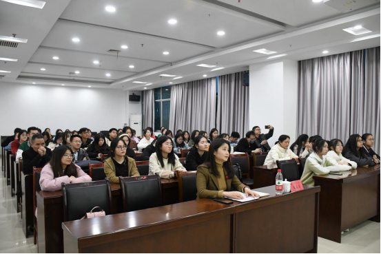 中共湖南省委党校（湖南行政学院）曹山河教授为我校青马骨干培训班学员授课