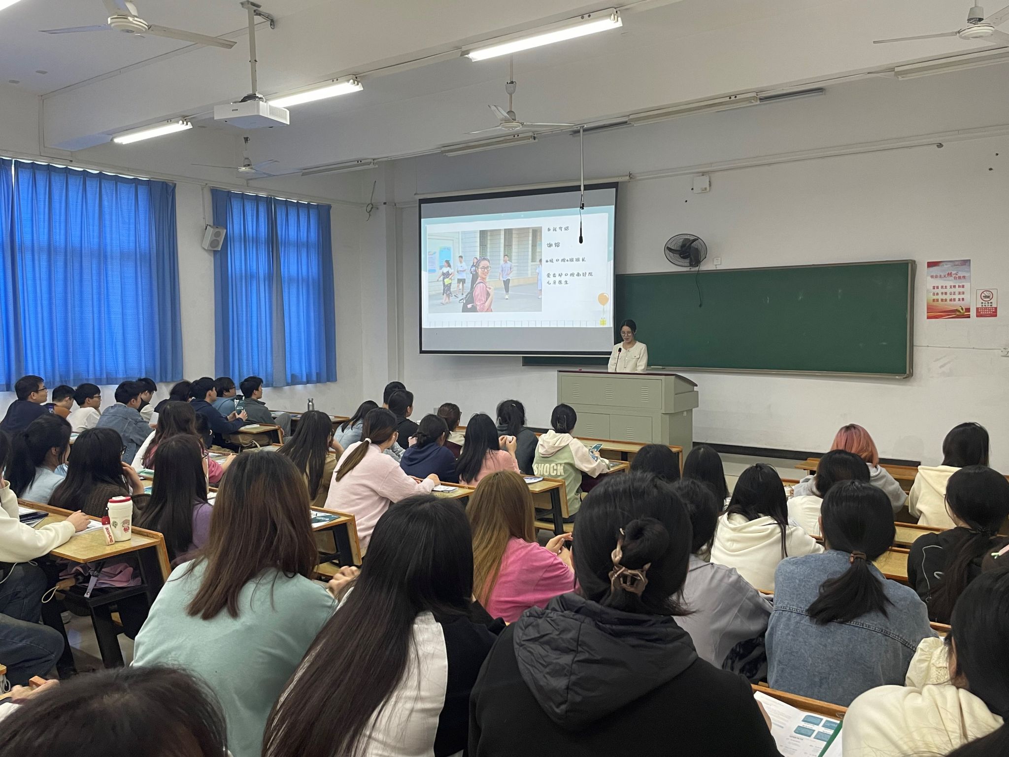口腔医学院举办优秀校友就业创业分享会