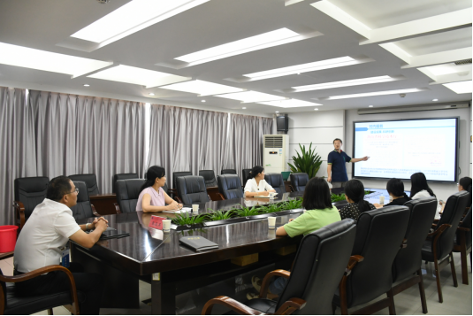我校党委书记张在其一行调研生物医学研究中心工作