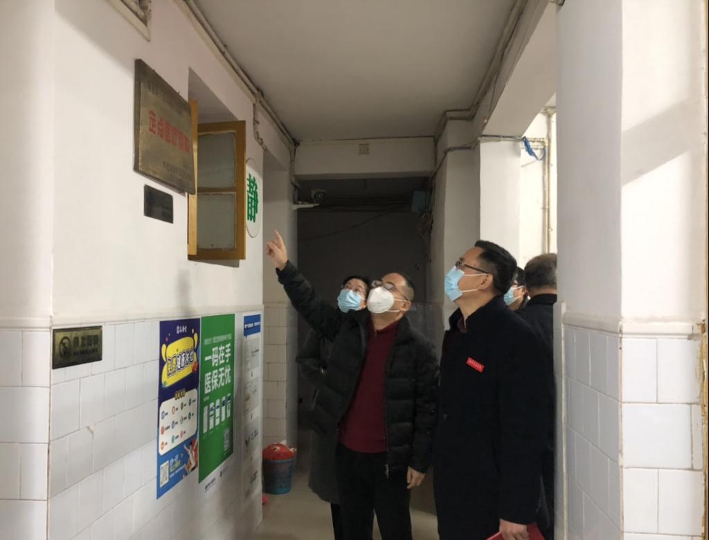 党委书记张在其 校长何清湖带队检查校园防疫物资储备工作