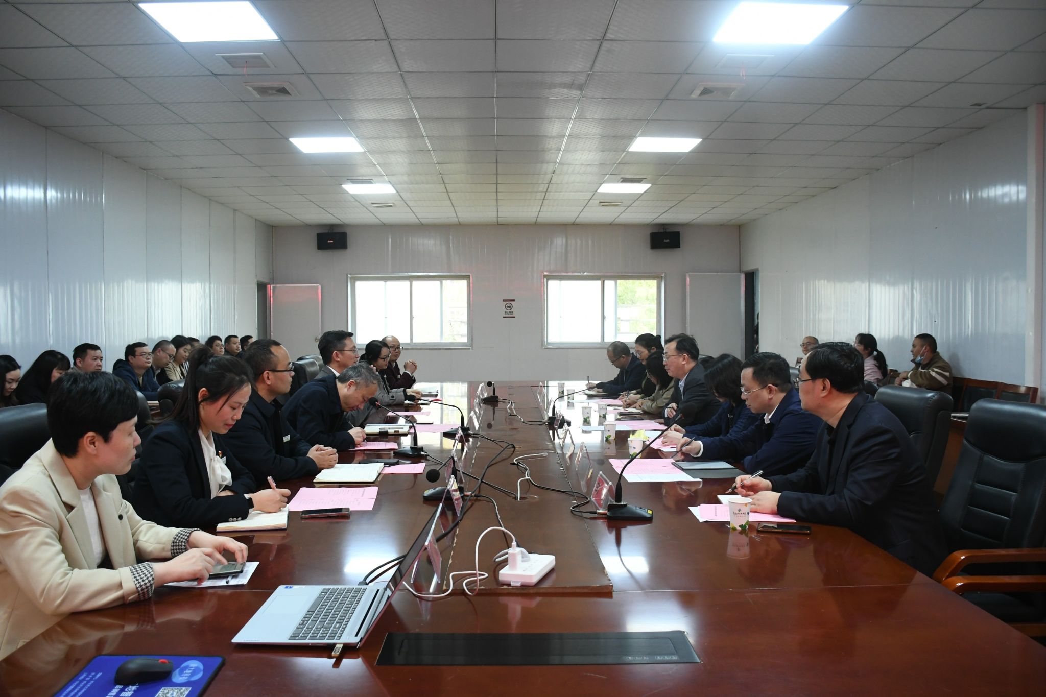 校长何清湖一行赴怀化市中医医院调研