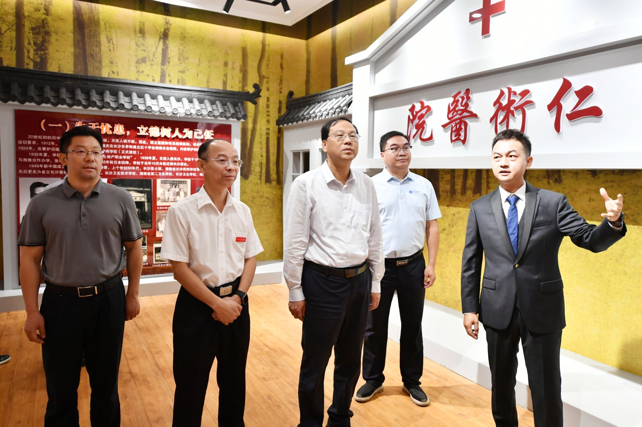 省委教育工委分管日常工作的副书记、省教育厅厅长高山一行来校调研