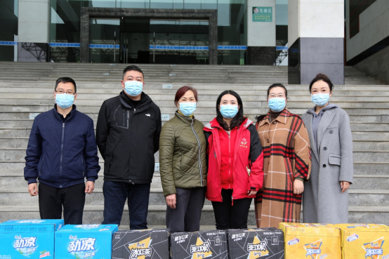 情系母校 共防疫情——校友颜丫丫组织捐赠物资慰问我校防疫人员