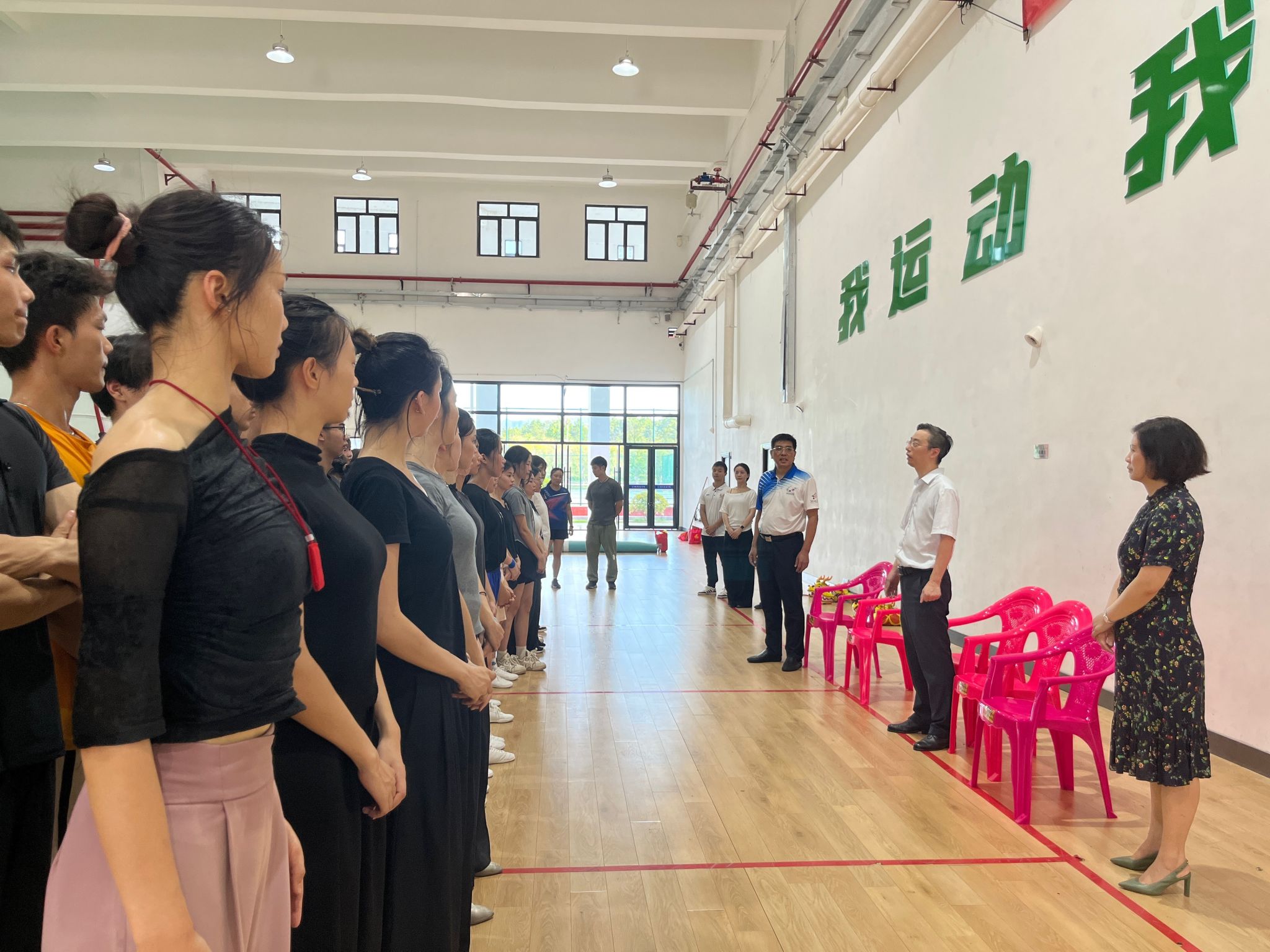 党委委员、副校长吴卫华一行慰问暑期备战集训的运动员师生