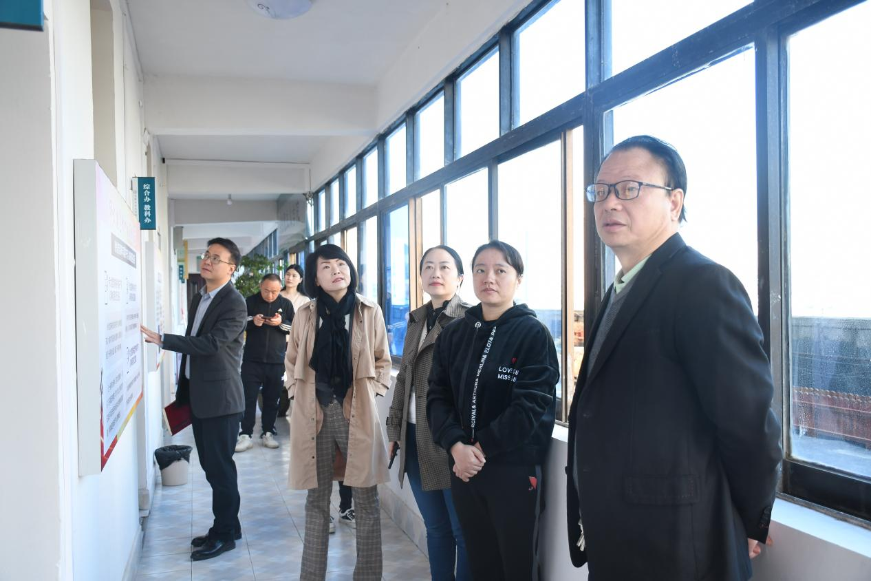 党委副书记贺韶伶带队开展校园文化建设督查