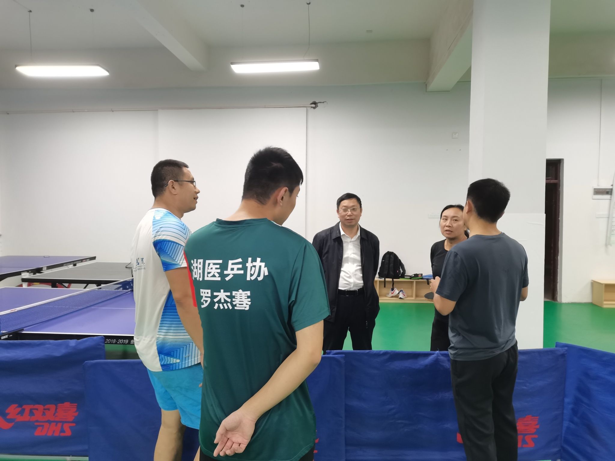 以球会友 以赛代练——怀化市原副市长汪辉率队来我校开展乒乓球交流赛