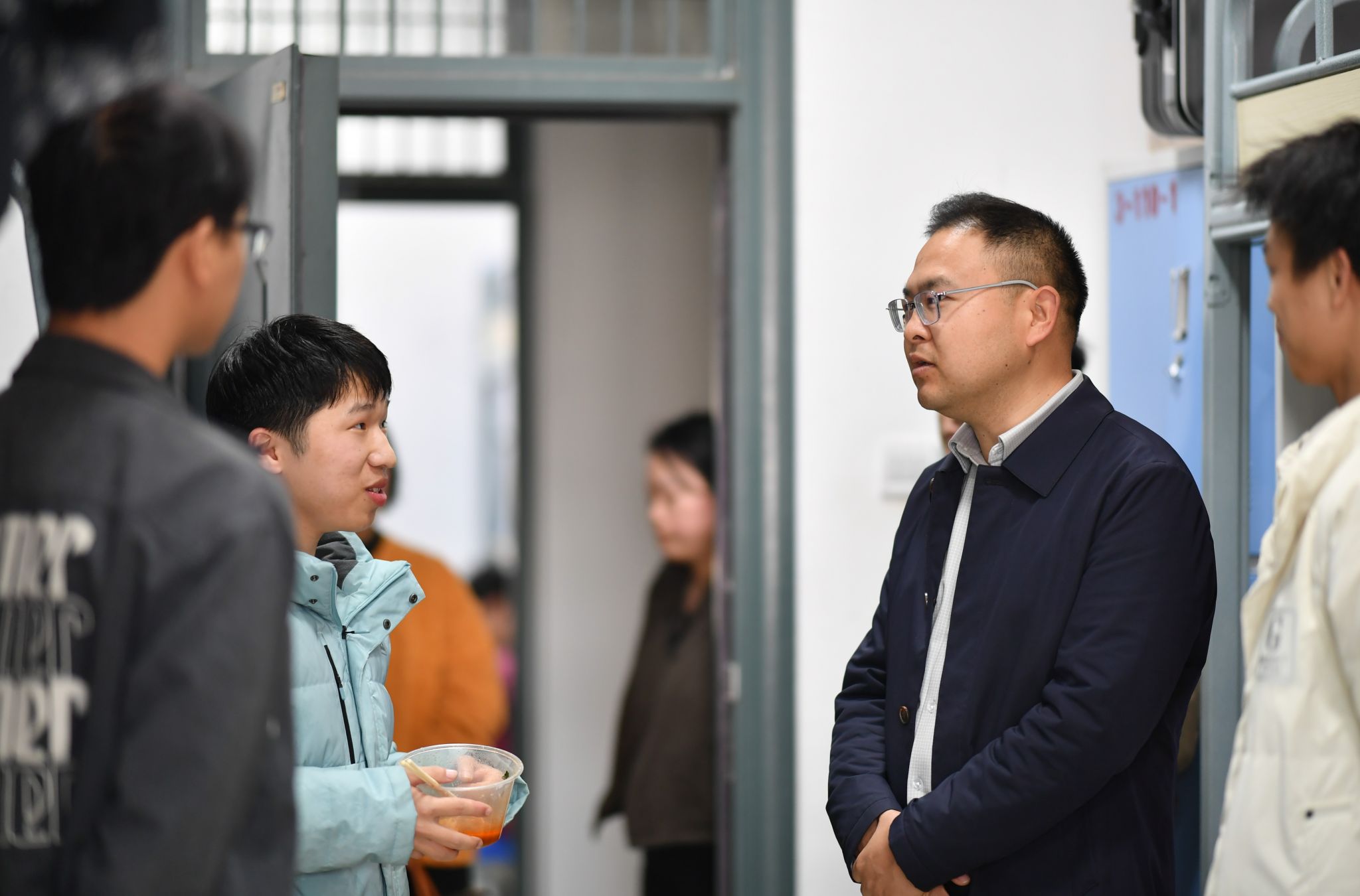 情系莘莘学子 共启学期新程 ——中医学院开展新学期走访学生宿舍活动