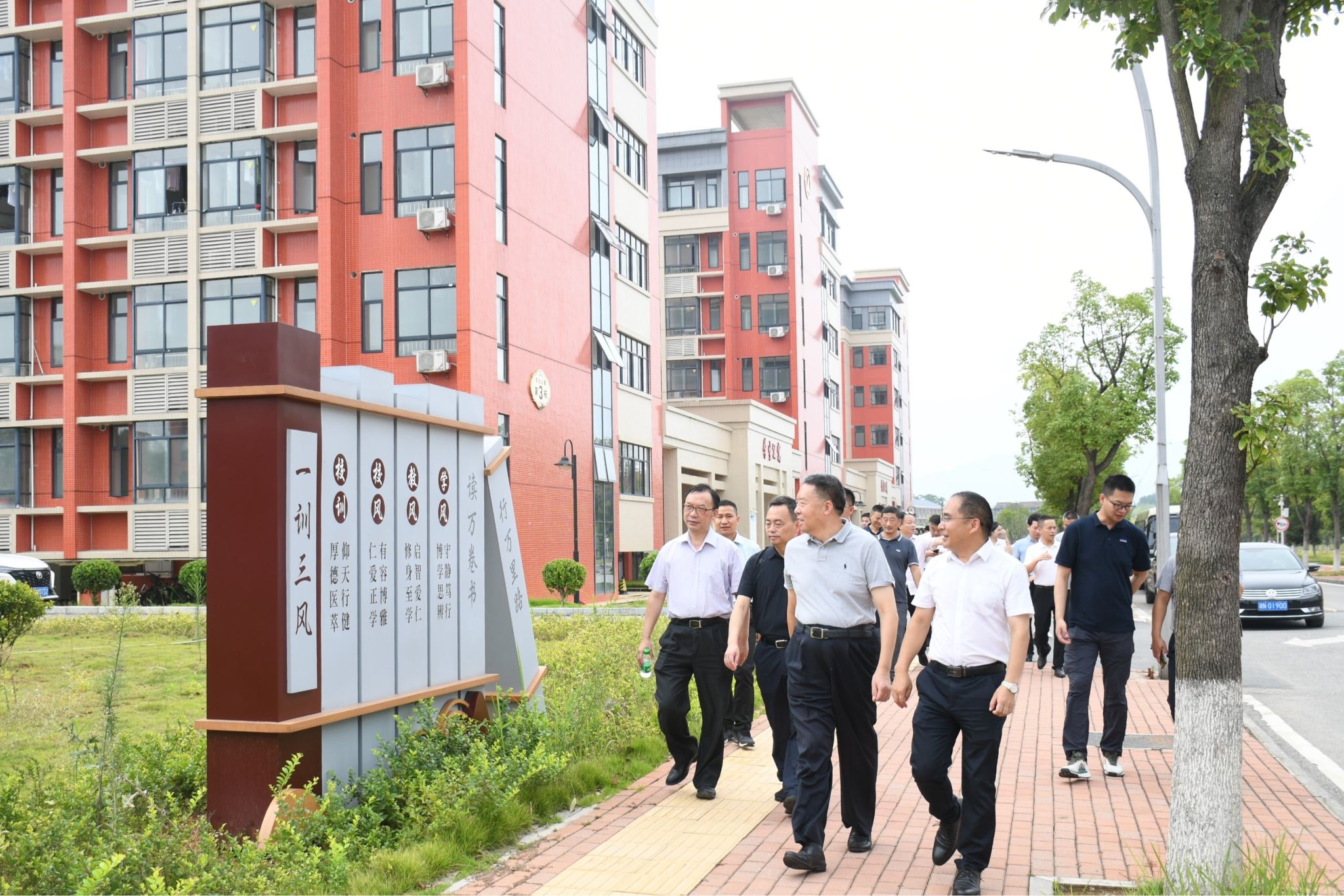 湖南省政协党组书记、主席毛万春一行来校调研指导