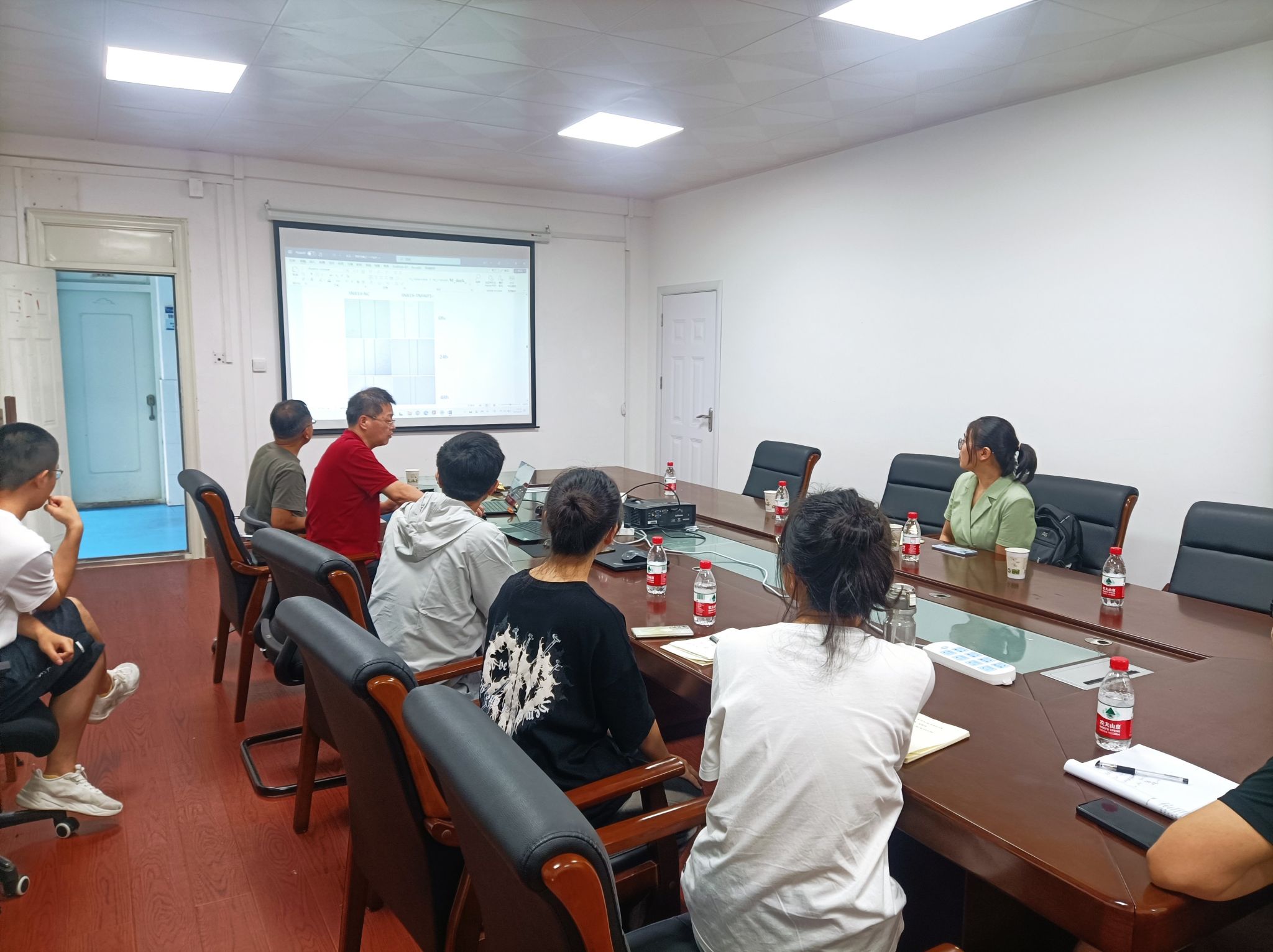 我校生物医学研究中心王光伟主任一行赴桂林电子科技大学进行学术交流