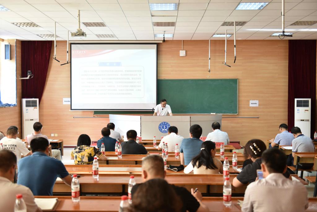 我校举行党委理论学习中心组（扩大）2020年第六次集中学习