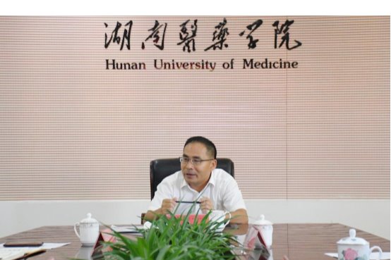 我校开展党委理论学习中心组（扩大）2022年第八次集中学习
