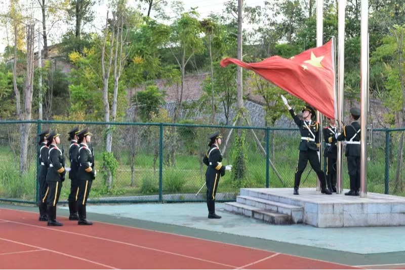 踏浪前行风正劲，奋楫扬帆启新程