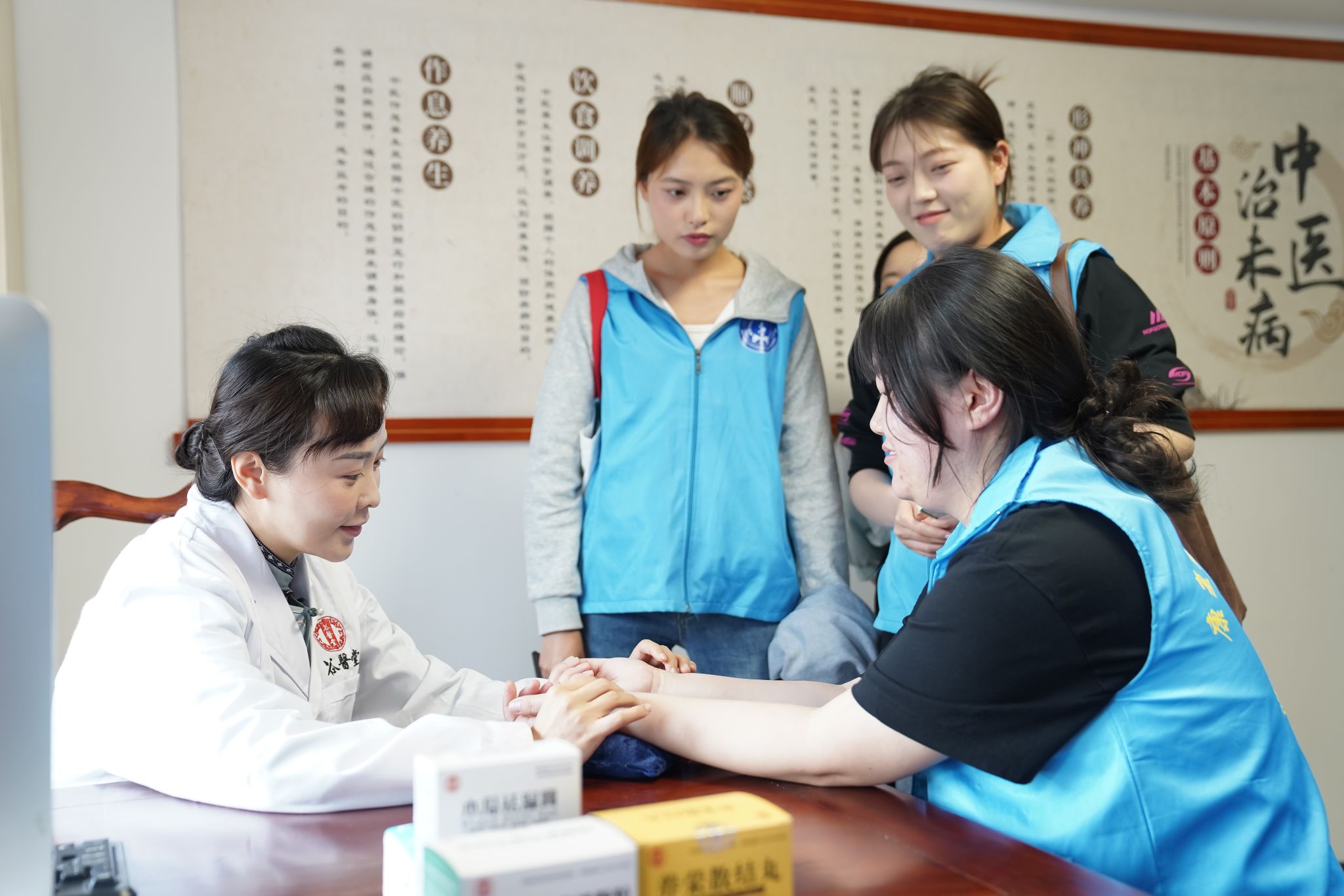 深化产教融合 赋能健康管理人才培养 ——康复医学与健康学院师生赴企业研学