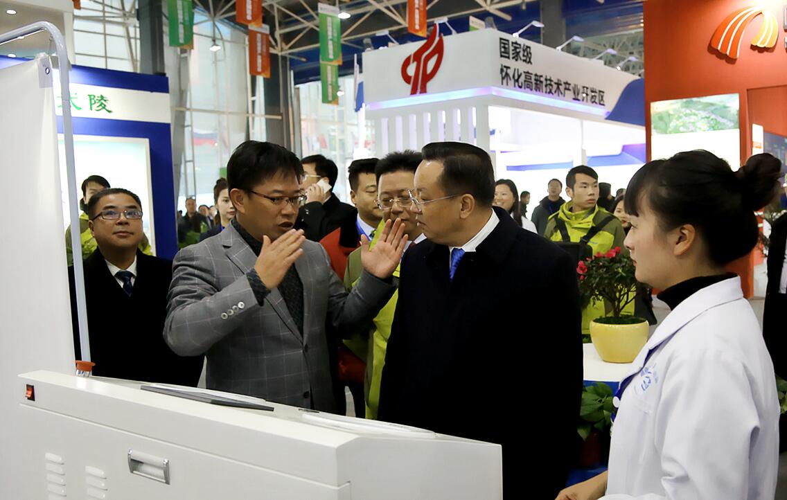 我校科技成果展亮相2018武陵山国际健康产业博览会