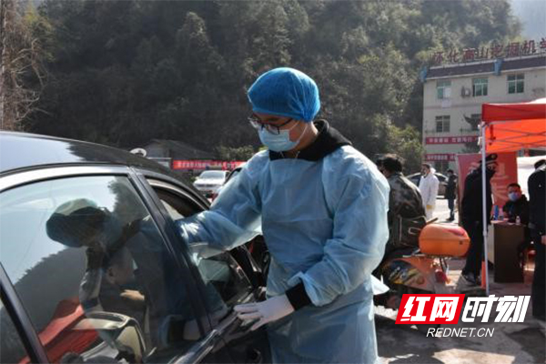 湖南医药学院学生志愿者连续5天坚守在防疫一线