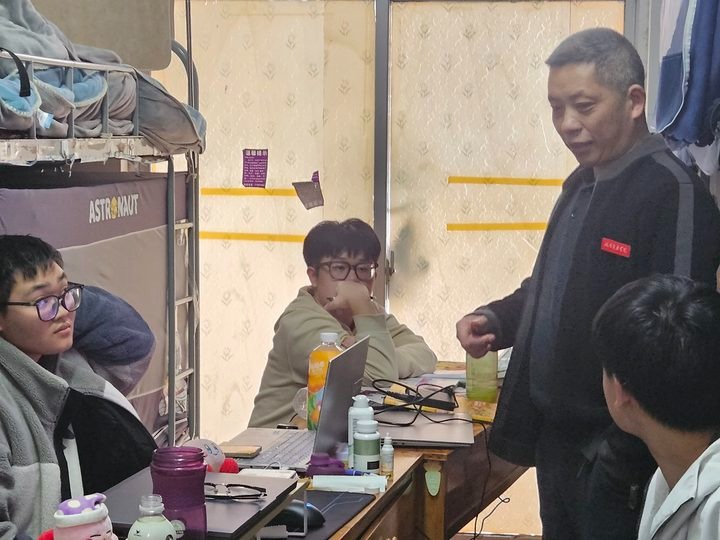 口腔医学院开展“春季开学学生公寓安全排查”活动