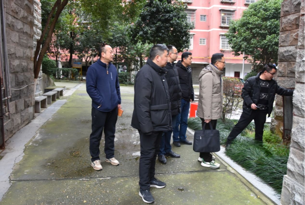 党委委员、副校长饶利兵带队开展校园消防安全检查