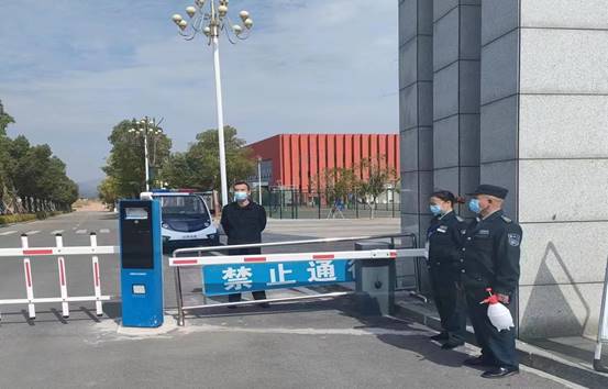 全力落实校园封控措施 坚决打赢疫情防控保卫战
