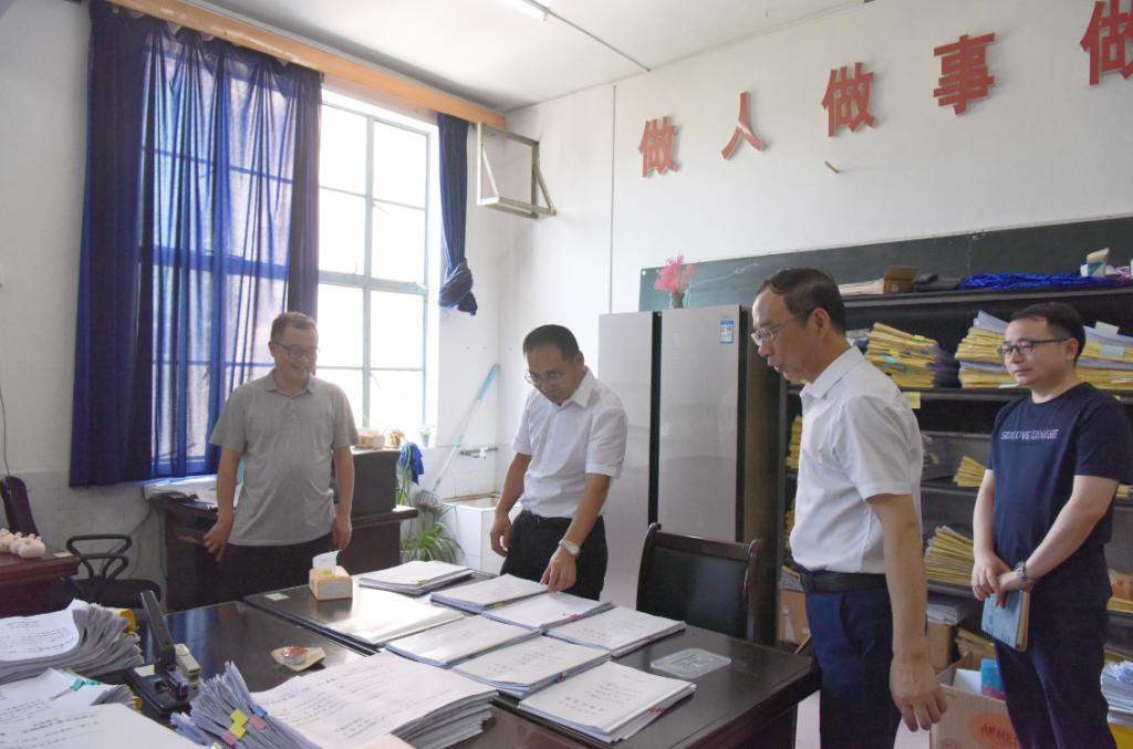 党委书记张在其到基础医学院走访慰问暑期在岗教职工