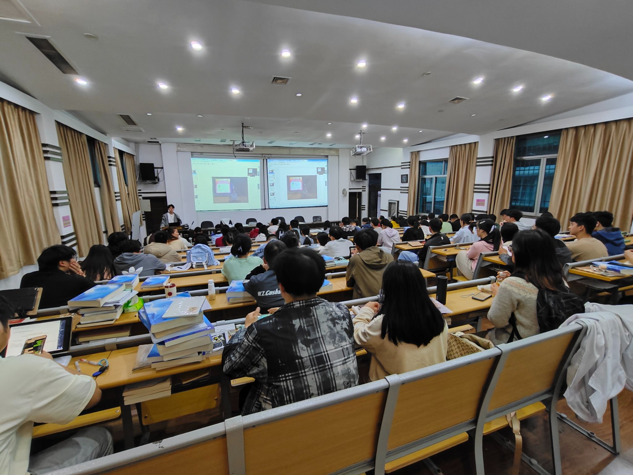 我校成功举办实习见习学生心理健康讲座