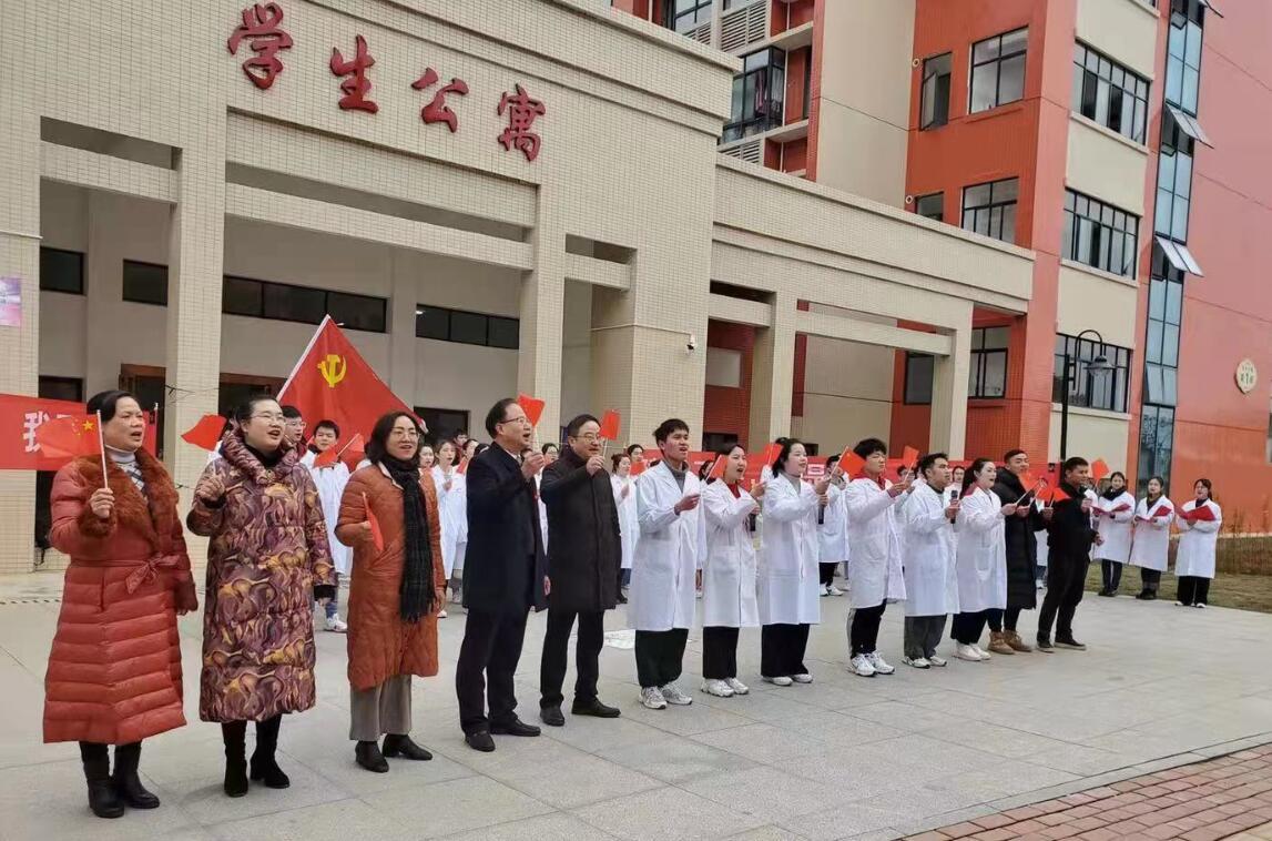 我是党员做表率——党委书记毛克平与康保学院师生党员一起唱红歌迎新年