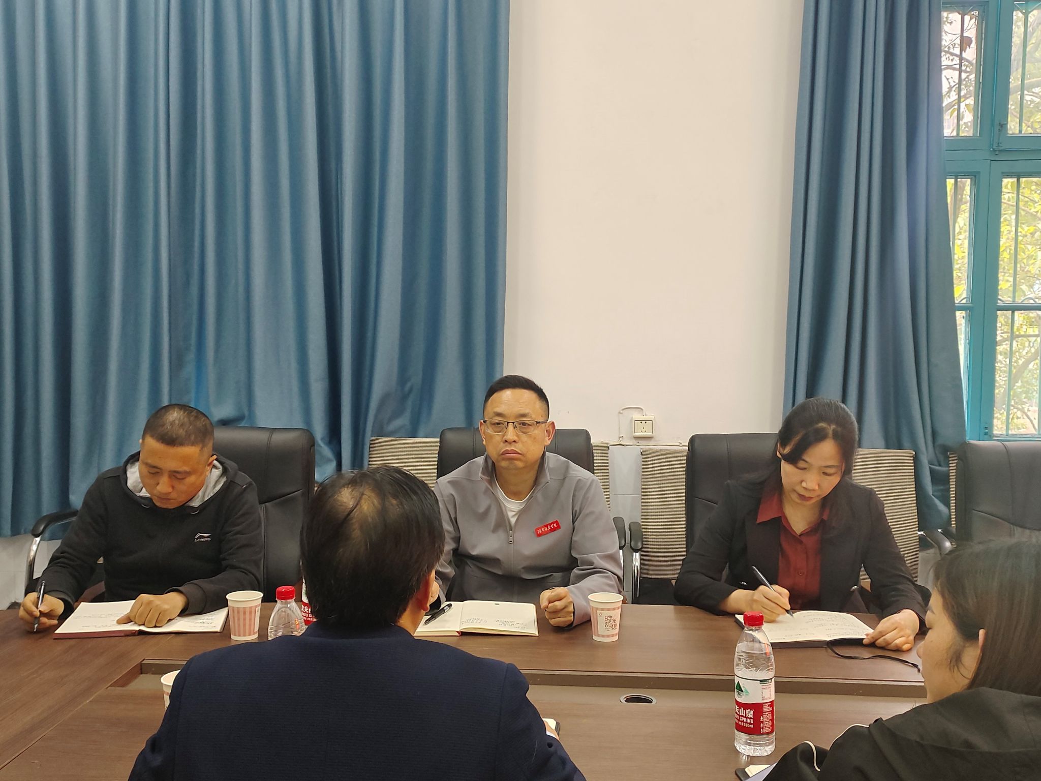 党委委员、副校长饶利兵赴口腔医学院、公共卫生与检验医学院调研