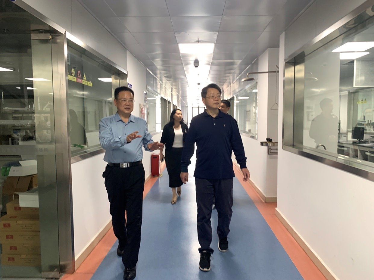 我校生物医学研究中心主任王光伟一行到长沙市食品药品检验所考察交流