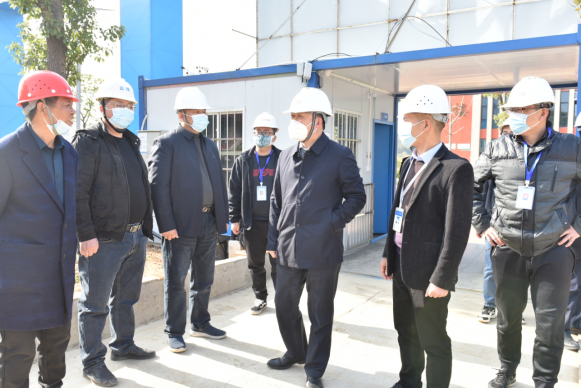 校长何清湖到金海校区在建工地检查指导工作