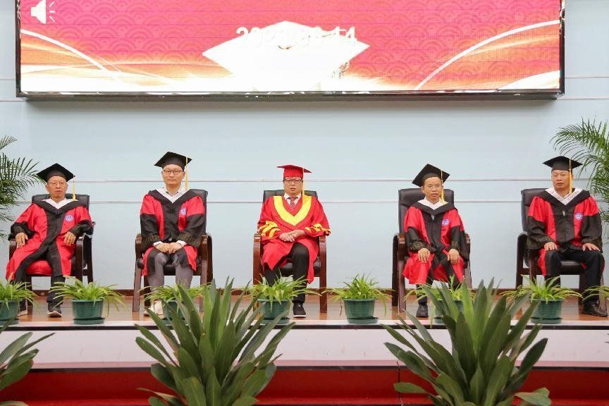 党委副书记贺韶伶出席医学人文与信息管理学院2023届毕业典礼暨学士学位授予仪式