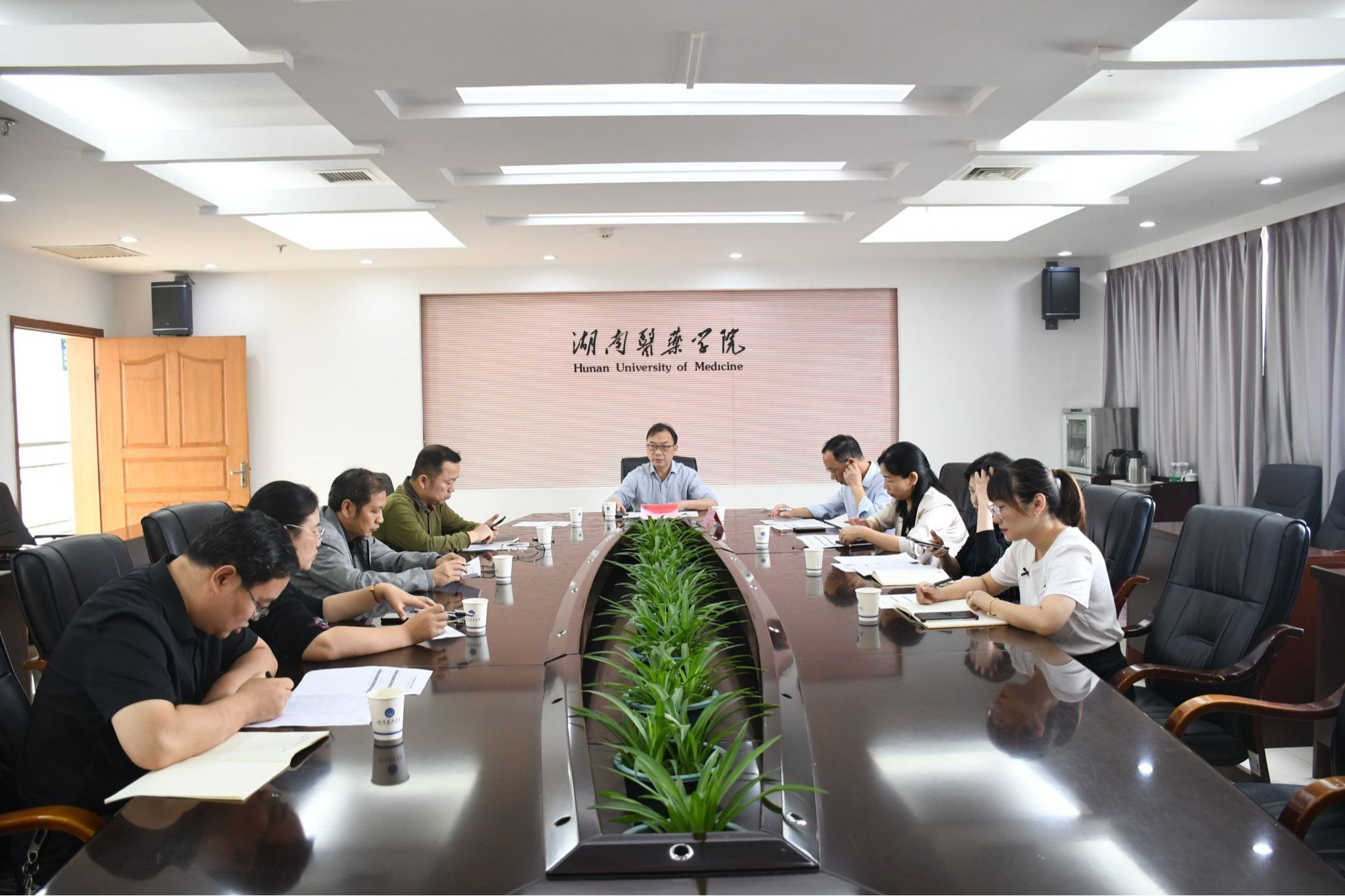 校长何清湖参加锦溪校区学生公寓闲置房间研讨会