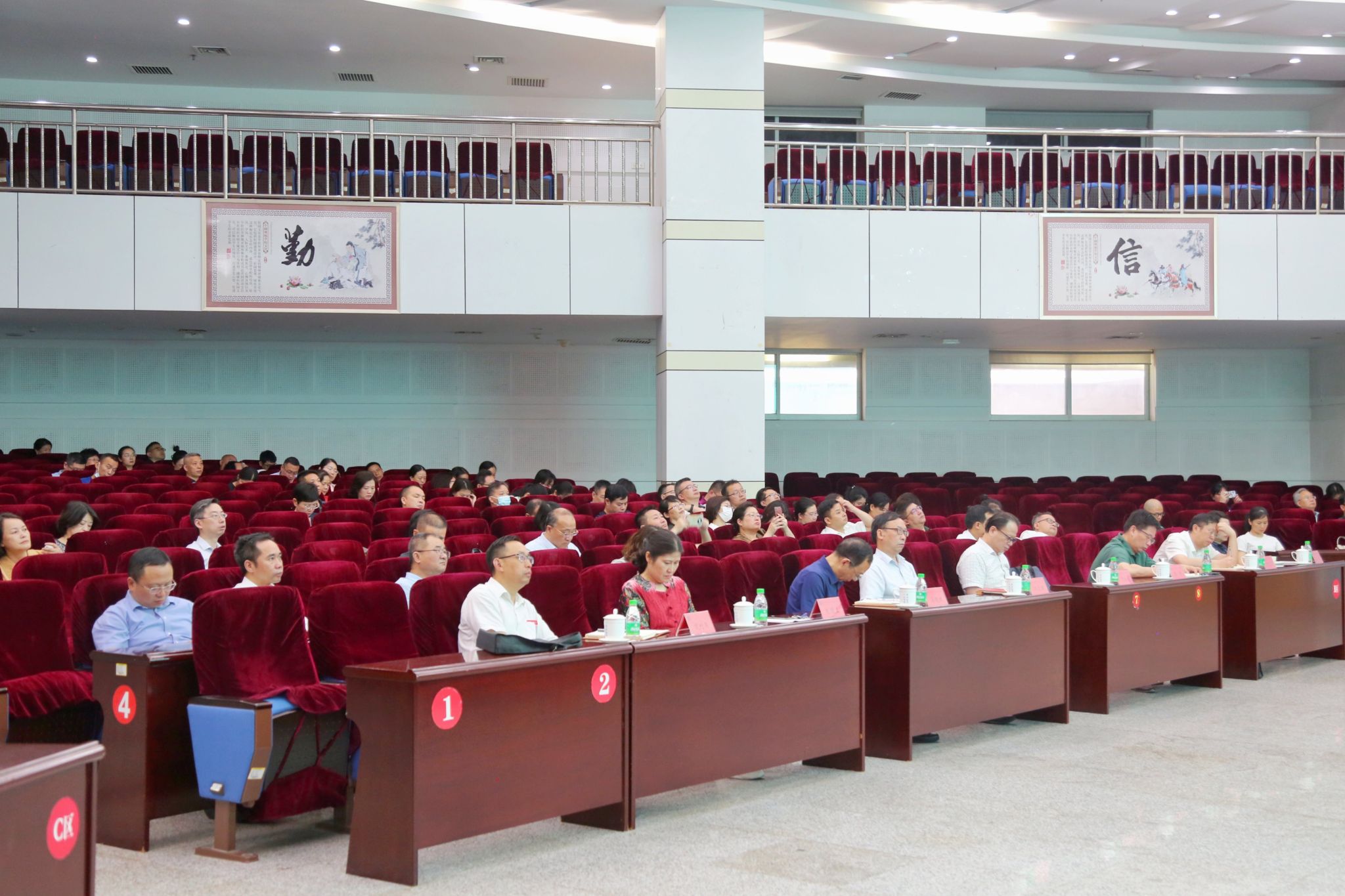 我校党委书记张在其传达全省第一批单位学习贯彻习近平新时代中国特色社会主义思想主题教育工作推进会会议精神