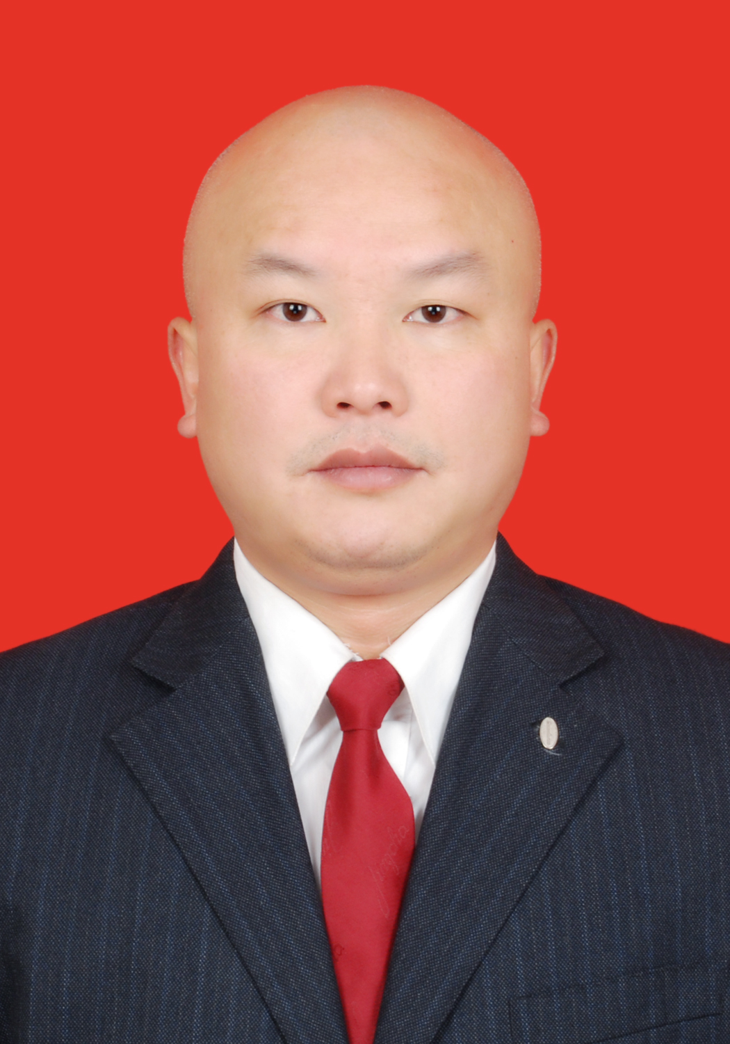 姚希鹏--扎根基层服务百姓30年的“光头医生”