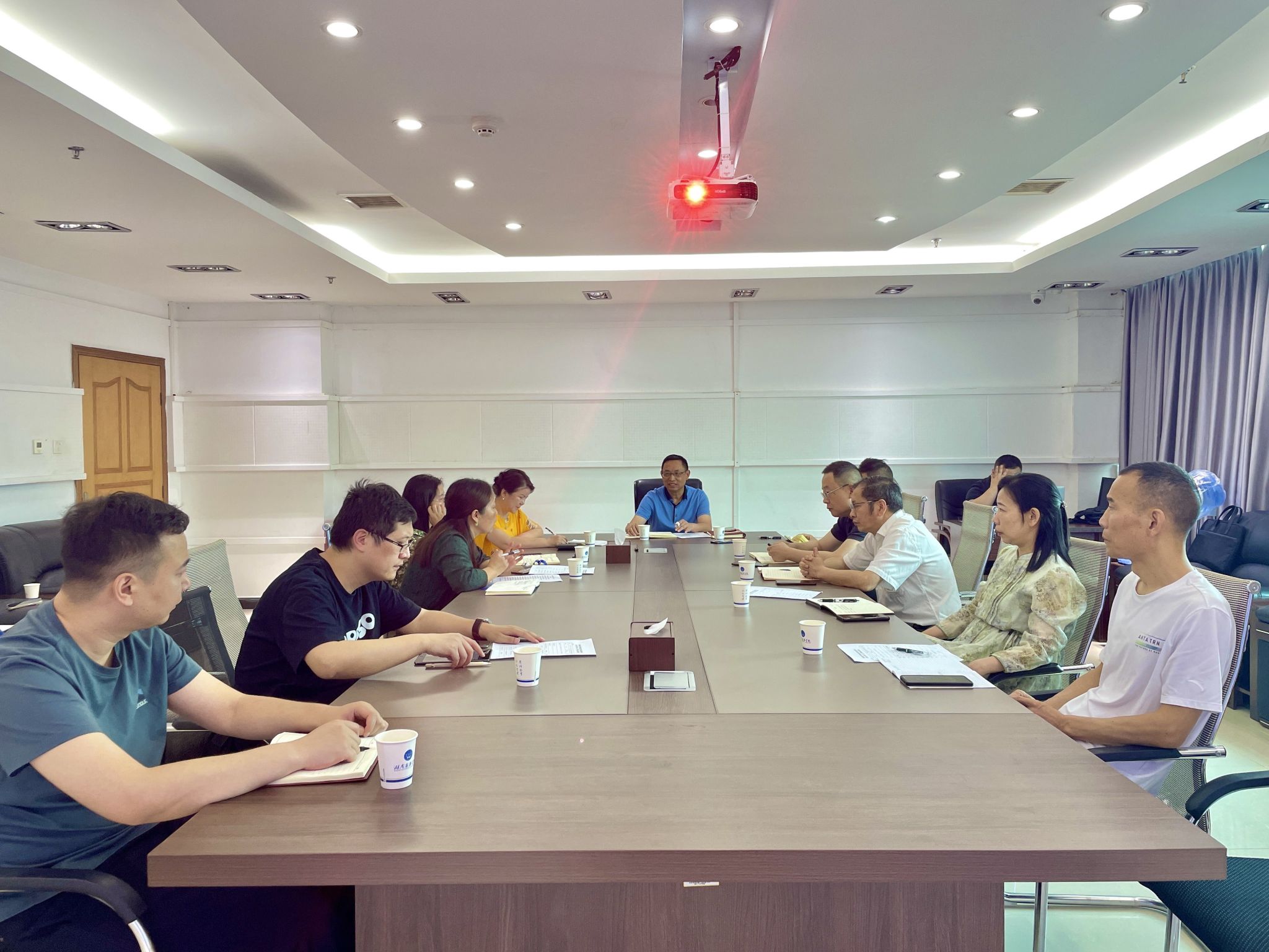 党委委员、副校长饶利兵主持召开新校区建设指挥部第四次工作例会